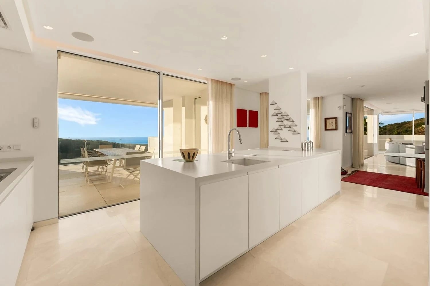 3-Bed Elevated Ground-Floor Apartment with Sea & Mountain Views in Palo Alto, Ojén - Photo 7